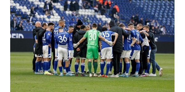 Původních devět týmů Bundesligy má jiný osud